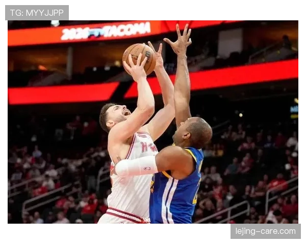 格林挡拆拉开空间效率提升 助勇士防守反击更具威胁