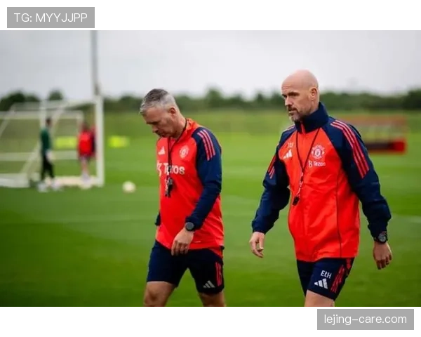 曼联主帅滕哈赫与桑乔的矛盾激化，球队战术混乱成为输球关键？