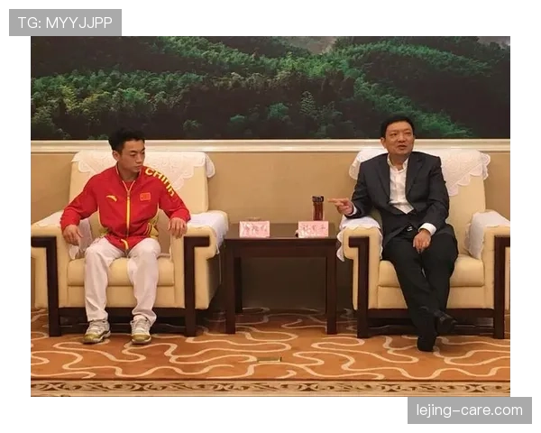 邹敬园家里摆满奖杯,但最贵的那套房子是他爸妈省吃俭用买的 邹敬园家里摆满奖杯,但最贵的那套房子是他爸妈省吃俭用买的
